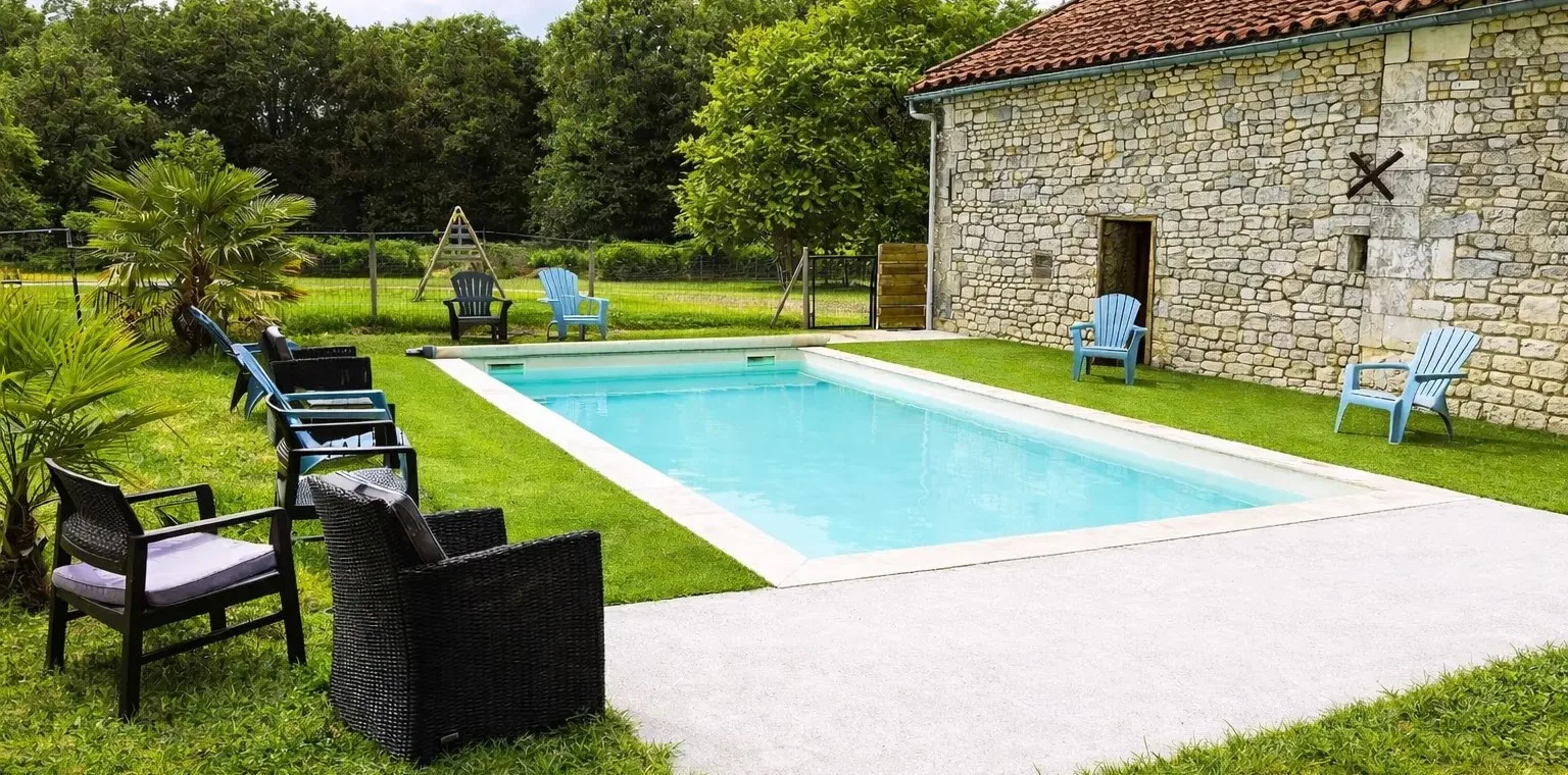 Gîtes petite et grande capacité avec piscine proche de Chinon